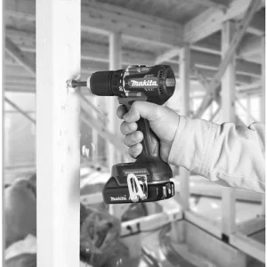 Nouvelle Collection Perceuse-visseuse 18V Makita + 2 Batterie 3 Ah + Chargeur + Coffret MAKPAC 2 11